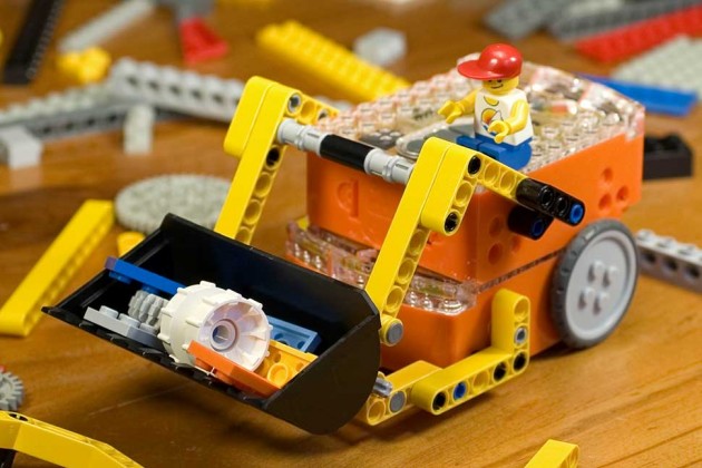 robot Edison je kompatibilný s LEGOM